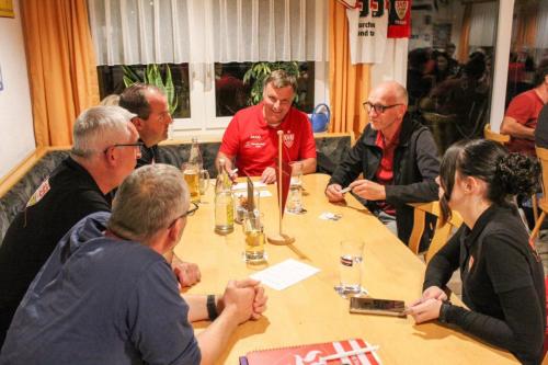 Dunkelroter Tisch 01.10.2019